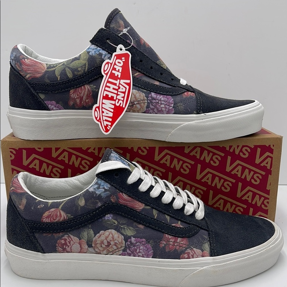 Vans WMNS Sneakers with Classic Low-Top Design Old Skool
Moody Floral Grey/White